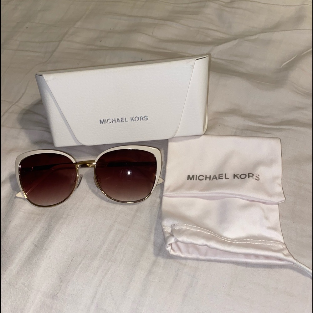 Michael Khors case & glasses